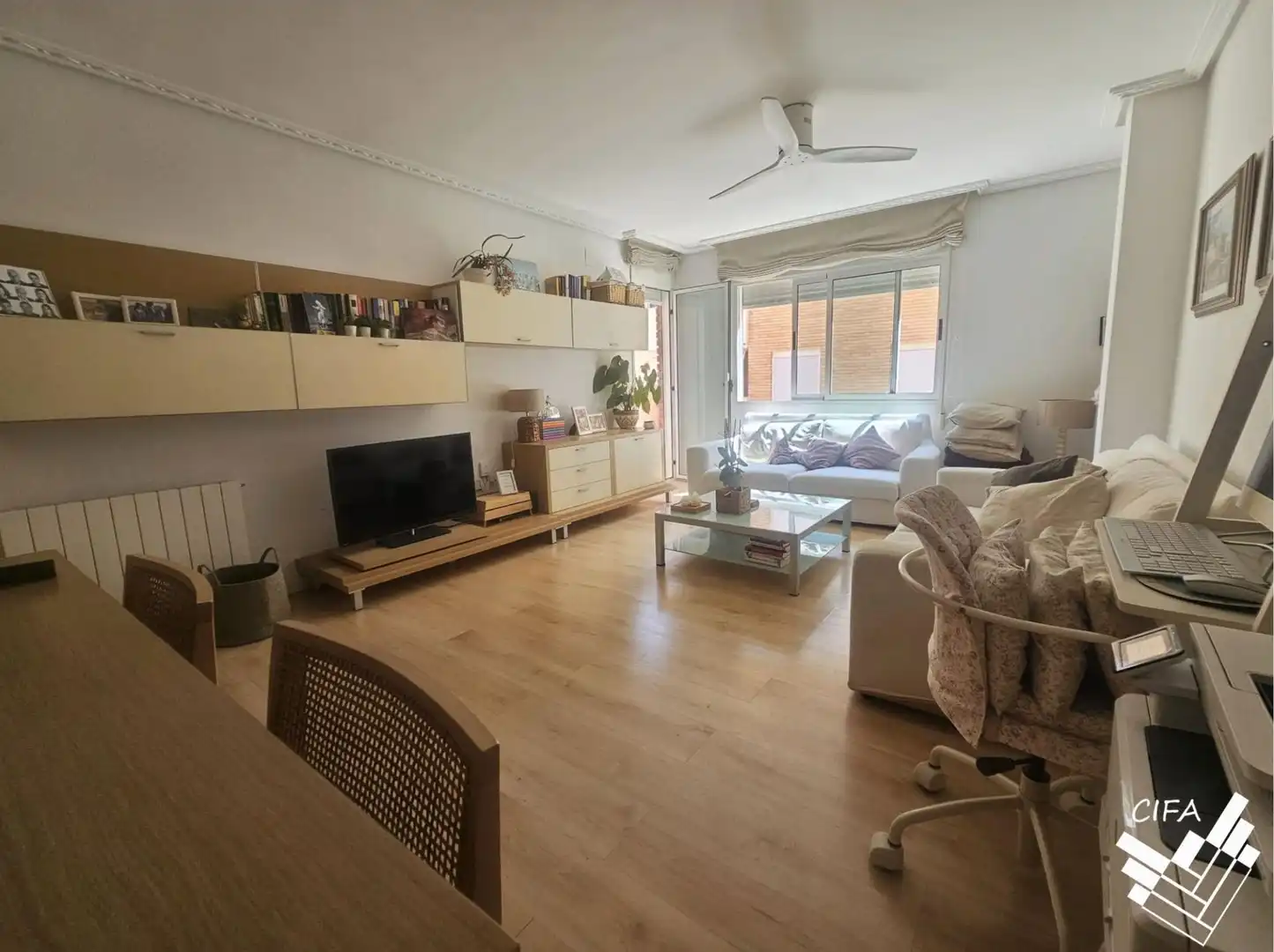 Sala d'estar de Pis en venda en Vinaròs amb Parquet, Moblat i Balcó