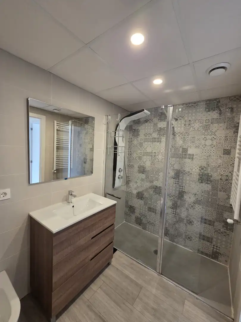 Badezimmer von Wohnungen zum Verkauf in Badajoz mit Klimaanlage, Heizung und Abstellraum