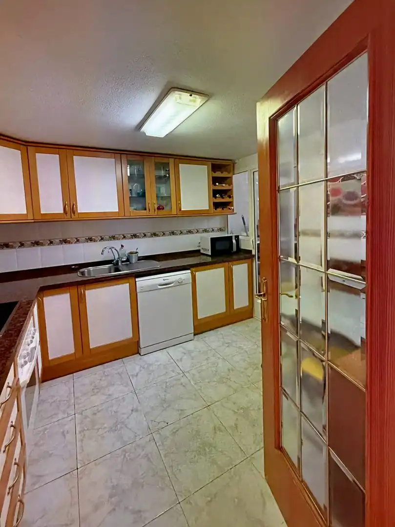 Cuina de Casa adosada en venda en El Campello amb Aire condicionat, Jardí privat i Terrassa