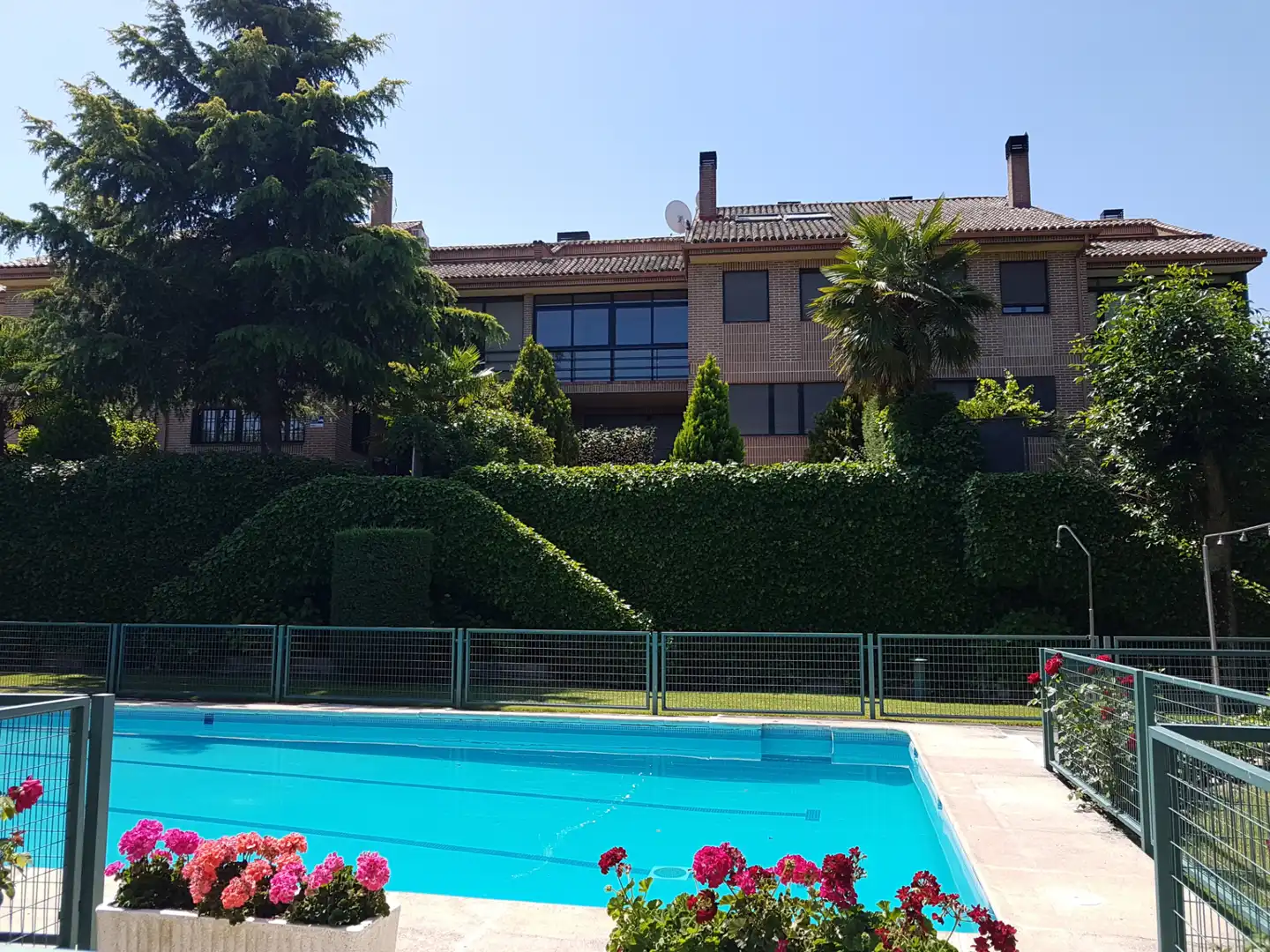 Schwimmbecken von Haus oder Chalet zum Verkauf in Las Rozas de Madrid mit Klimaanlage, Heizung und Privatgarten