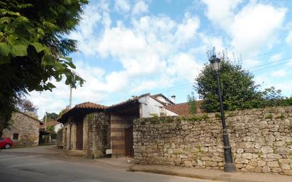 Vista exterior de Finca rústica en venda en Mazcuerras amb Calefacció, Jardí privat i Parquet