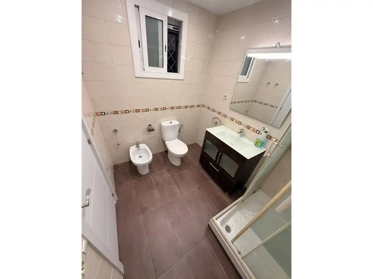 Baño de Piso de alquiler en Cerdanyola del Vallès con Parquet y Terraza