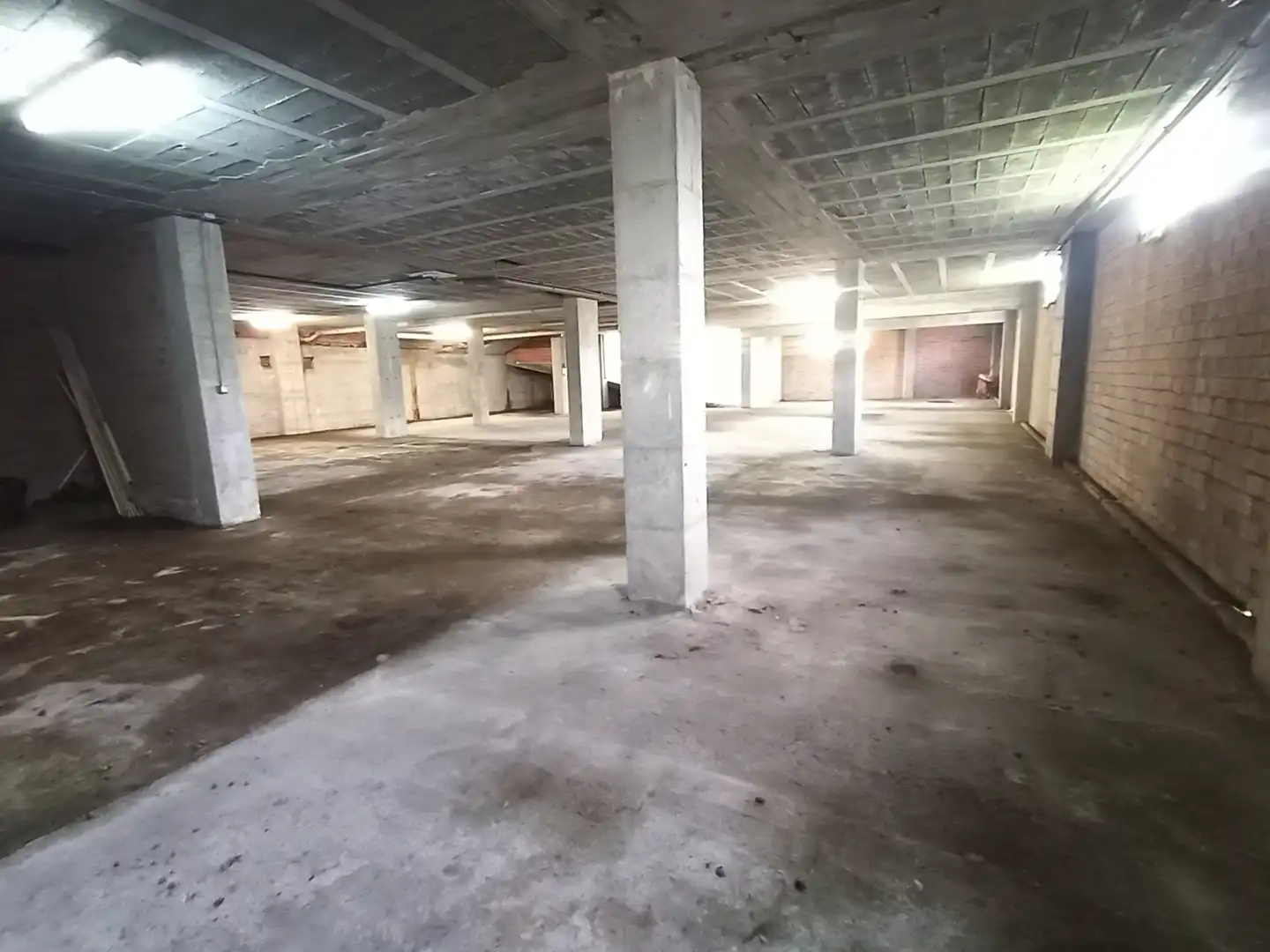 Garage for sale in Zas