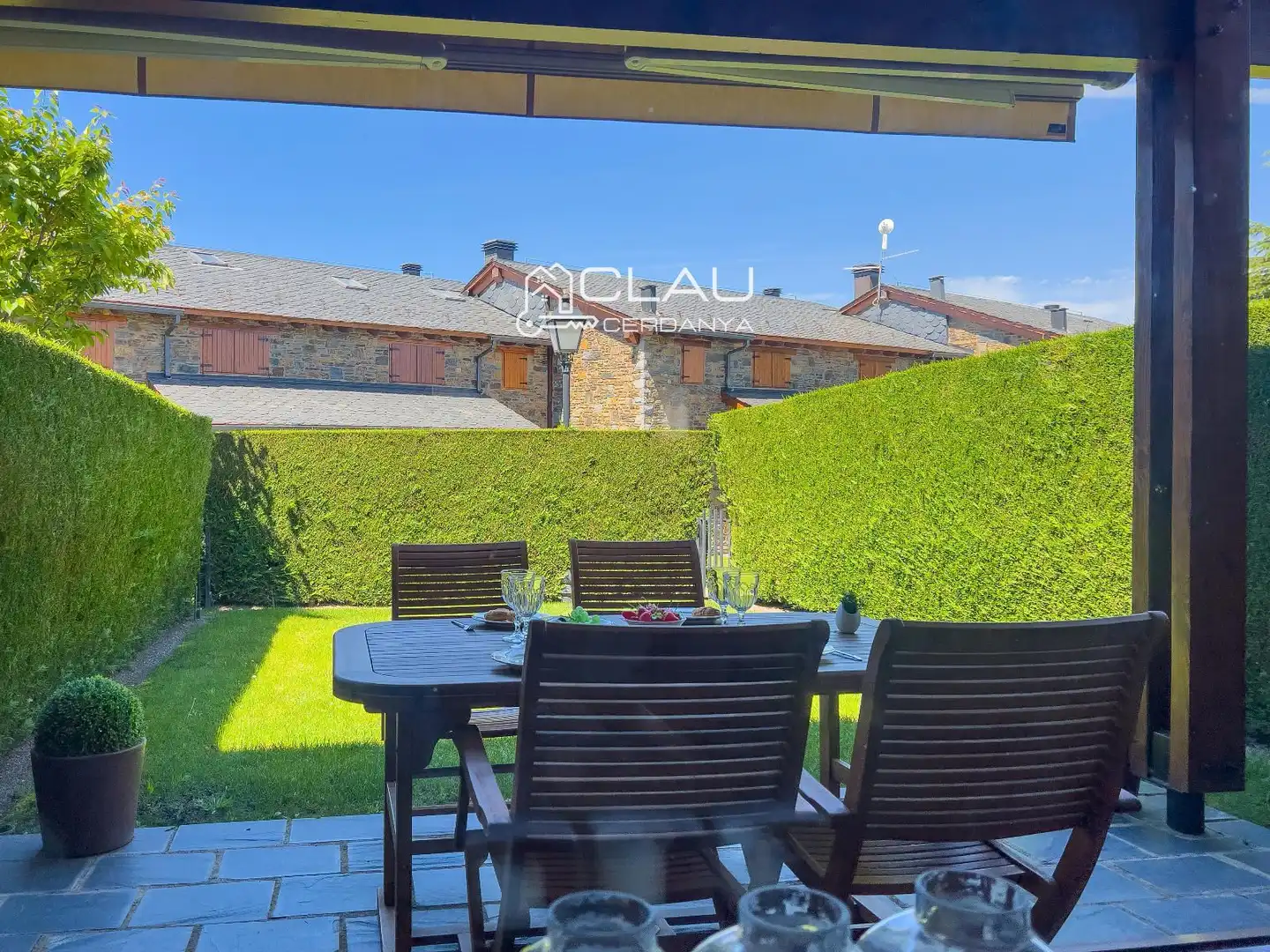 Terrasse von Einfamilien-Reihenhaus zur Miete in Palau - de - Cerdagne mit Heizung, Privatgarten und Parkett