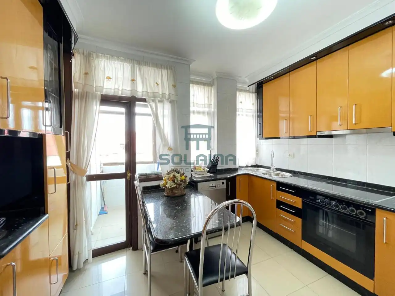 Küche von Wohnung zum Verkauf in Ourense Capital  mit Heizung, Parkett und Abstellraum
