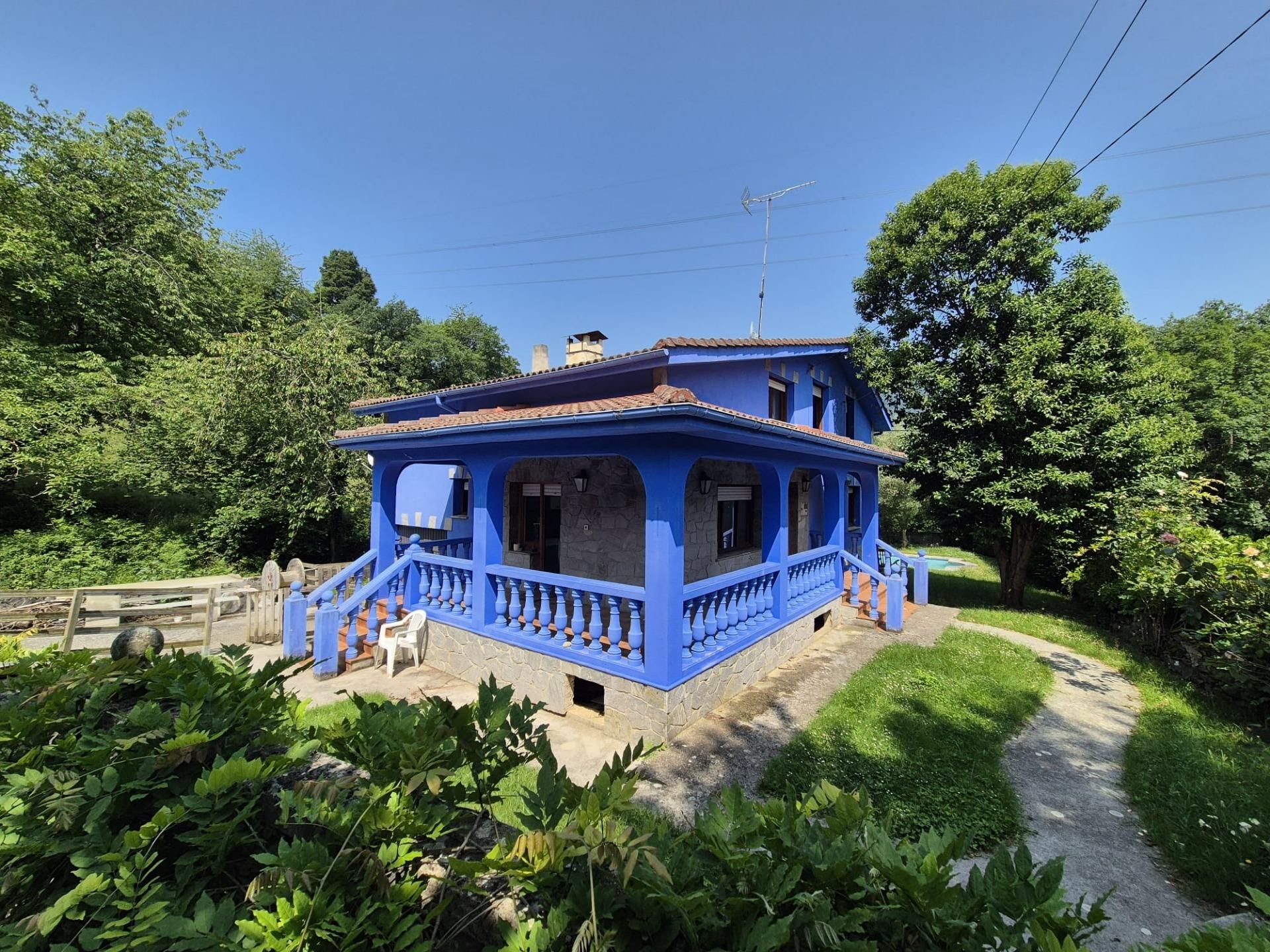 Vista exterior de Casa o xalet en venda en Valle de Mena amb Calefacció, Jardí privat i Piscina