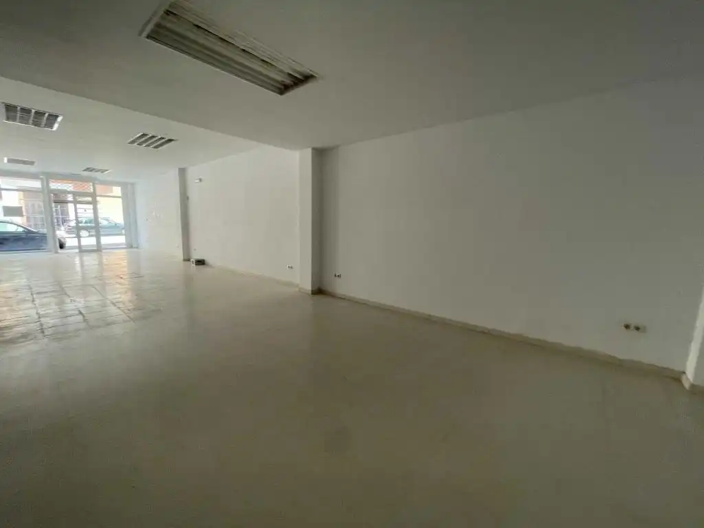 Local comercial en venta en Avenida Primero de Mayo, imagen 12