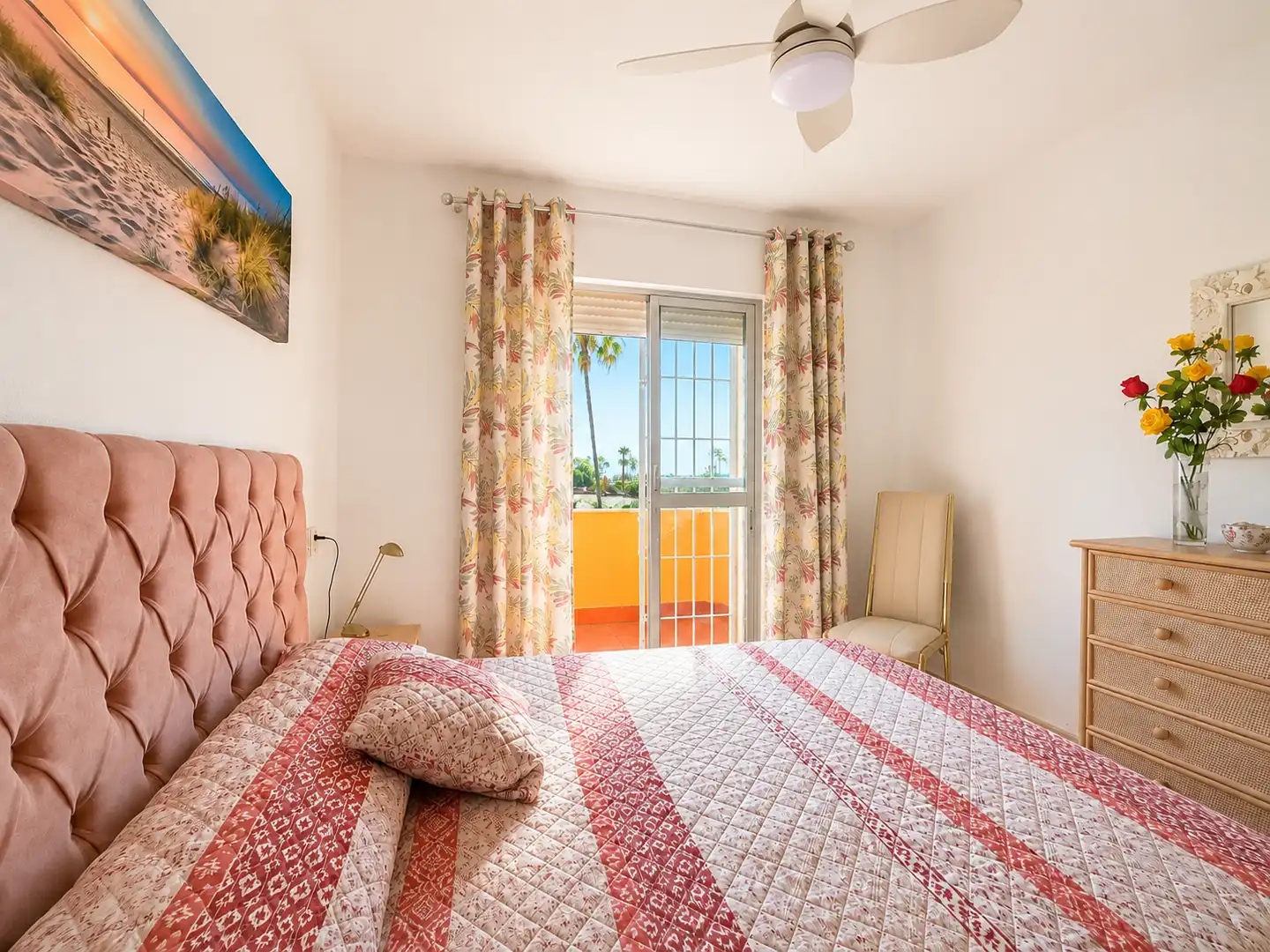 Habitación de Casa adosada en venta en Estepona con Jardín privado, Terraza y Piscina