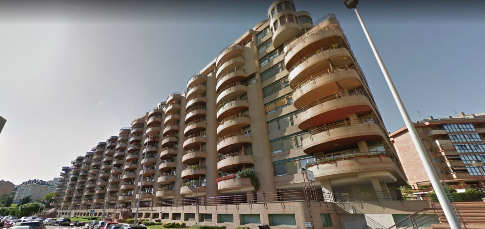 Vista exterior de Oficina en venda en Santander amb Aire condicionat