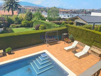 Piscina de Casa o xalet en venda en Berango amb Calefacció, Jardí privat i Terrassa