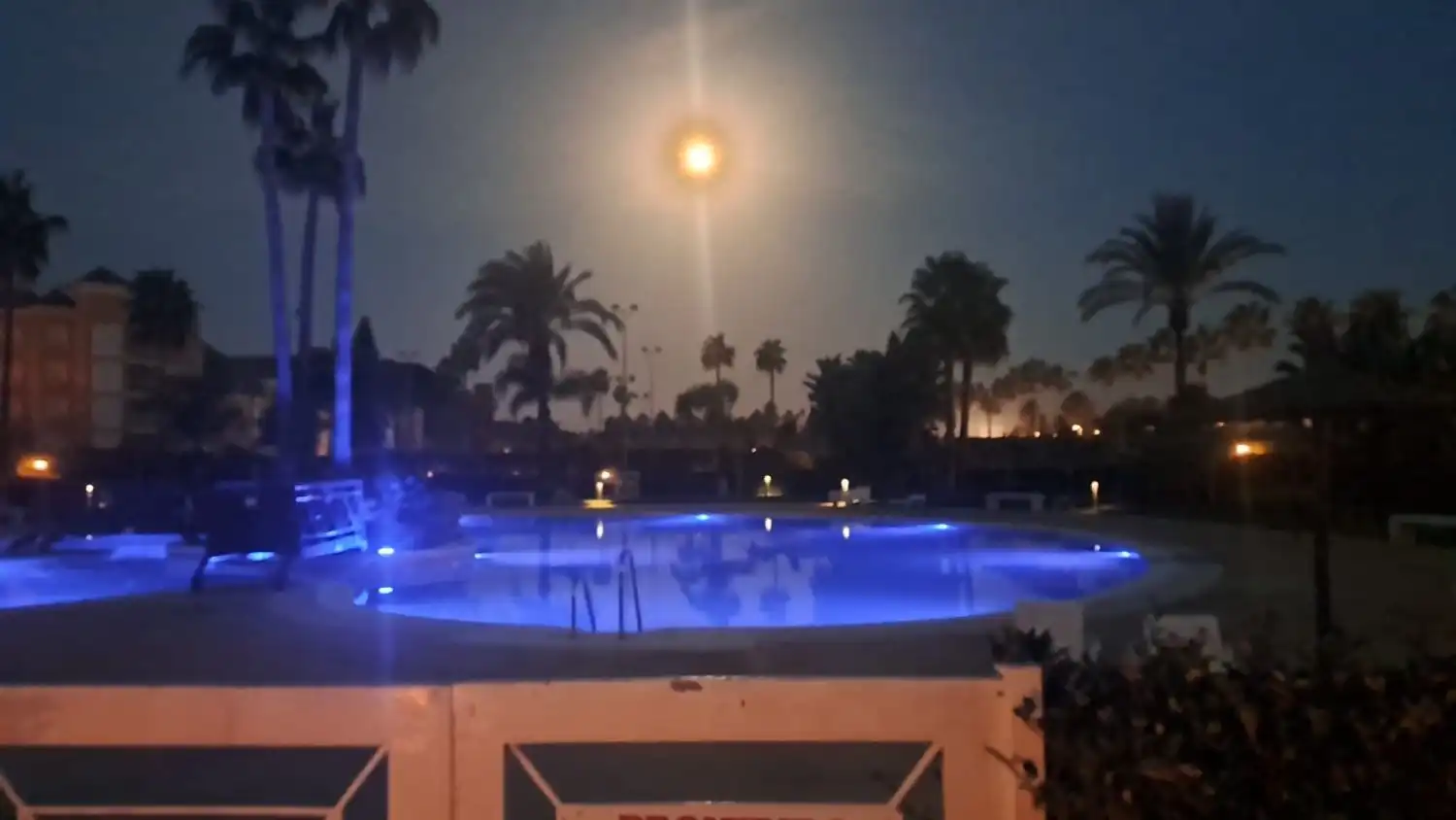 Schwimmbecken von Wohnungen zum Verkauf in Islantilla mit Klimaanlage, Heizung und Terrasse