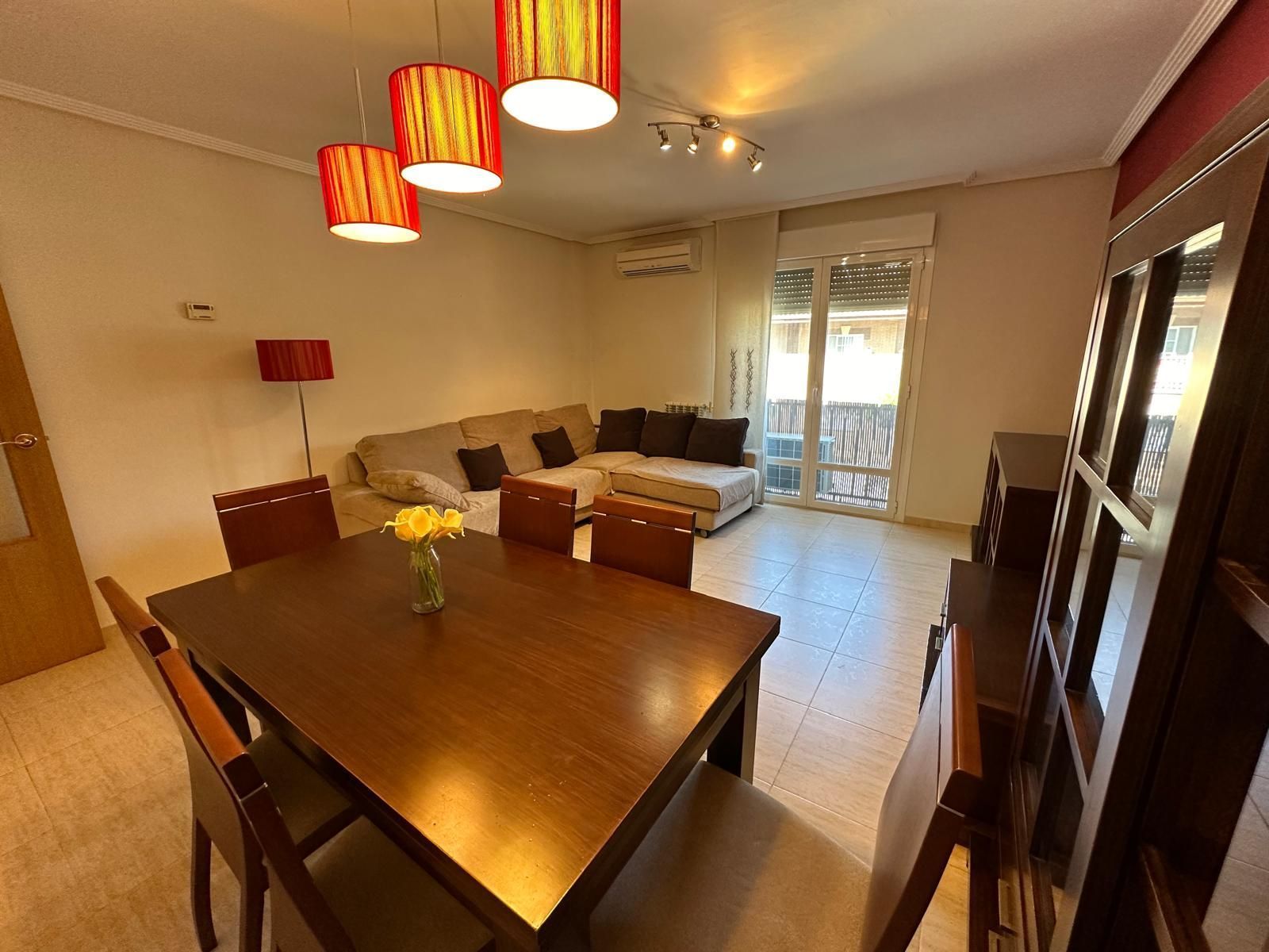 Sala d'estar de Pis de lloguer en Azuqueca de Henares amb Aire condicionat i Moblat