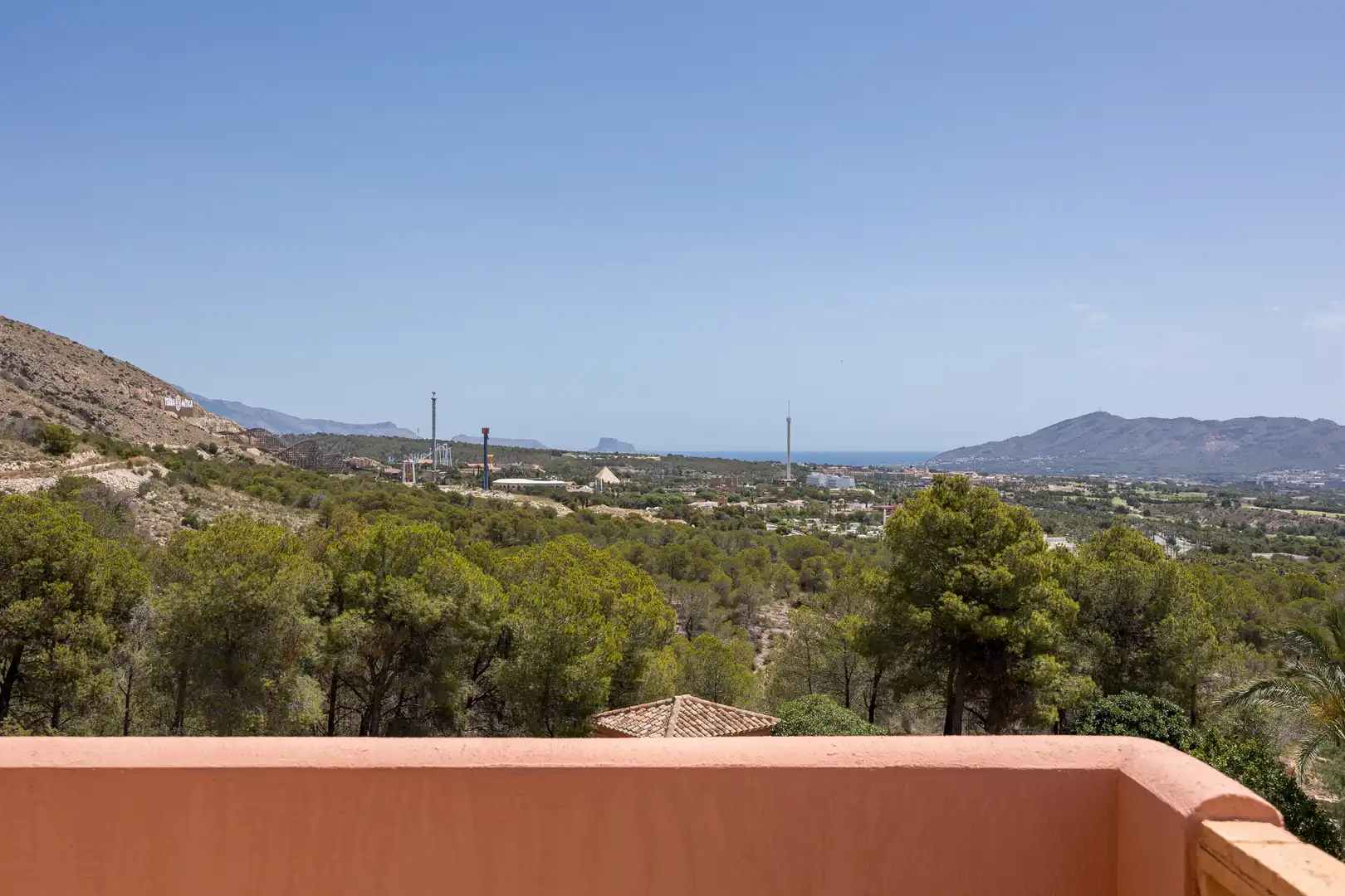 Vista exterior de Àtic en venda en Finestrat amb Traster, Piscina i Moblat