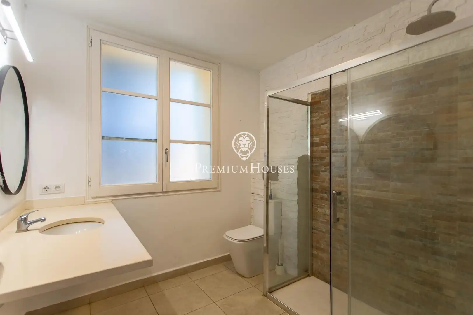 Bathroom of Houses for sale in Mataró