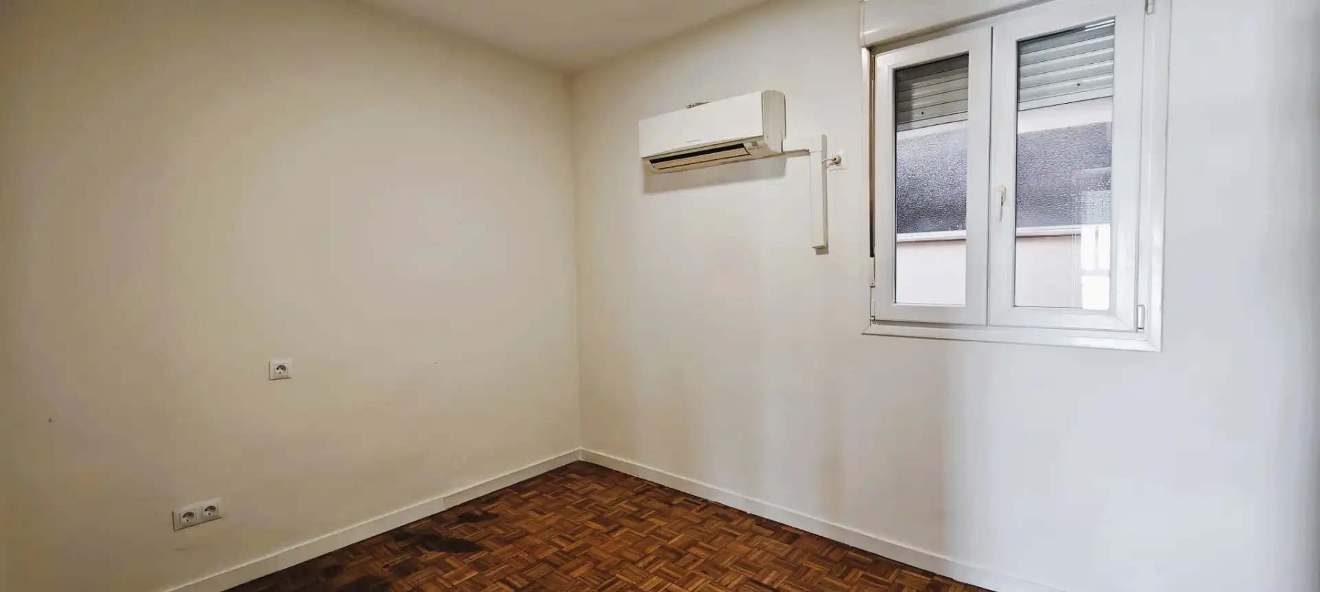 Bedroom of Flat for rent in Sevilla  with Air Conditioner, Heating and Terrace