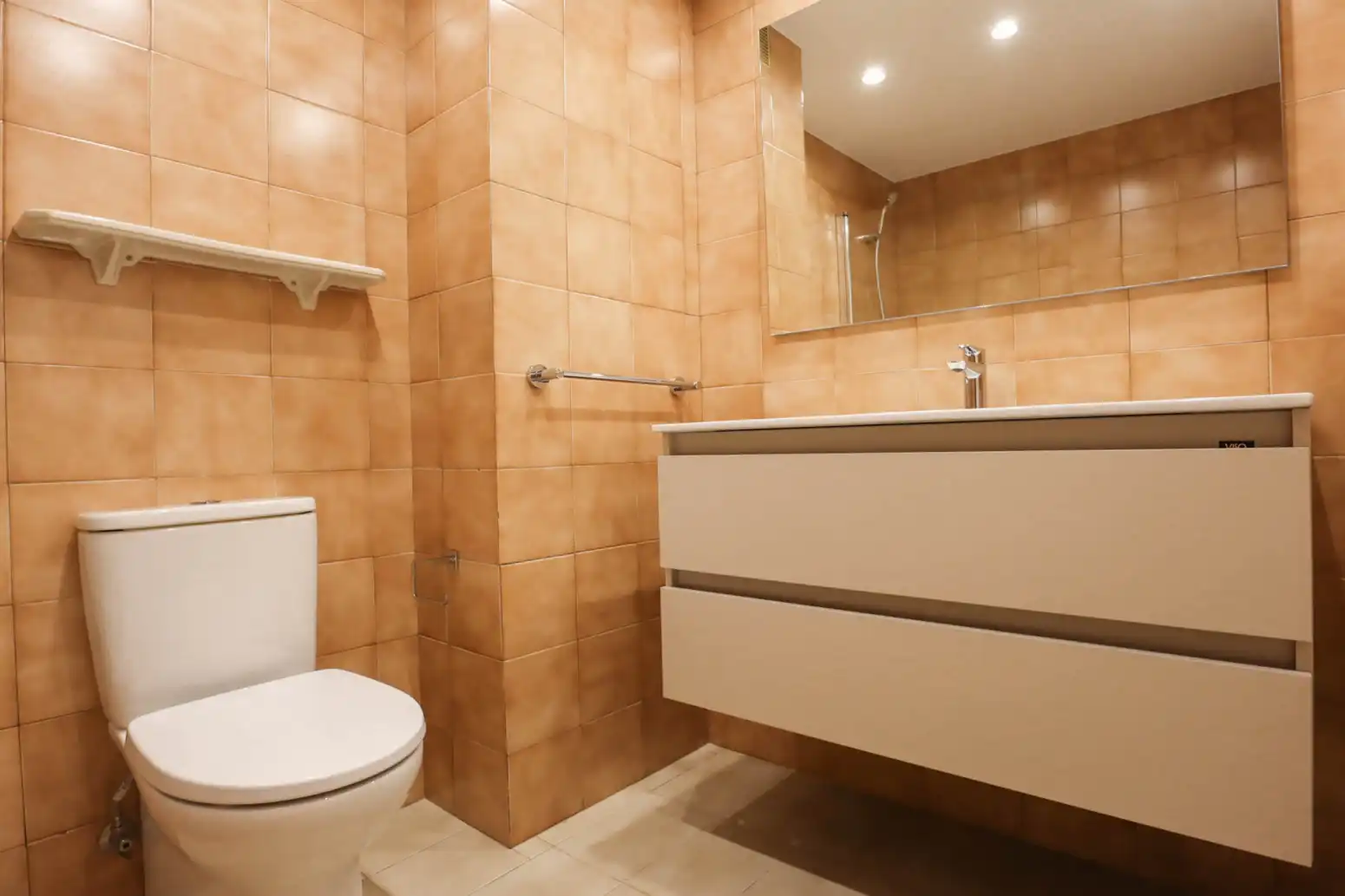 Badezimmer von Wohnung zur Miete in Oviedo  mit Heizung und Parkett