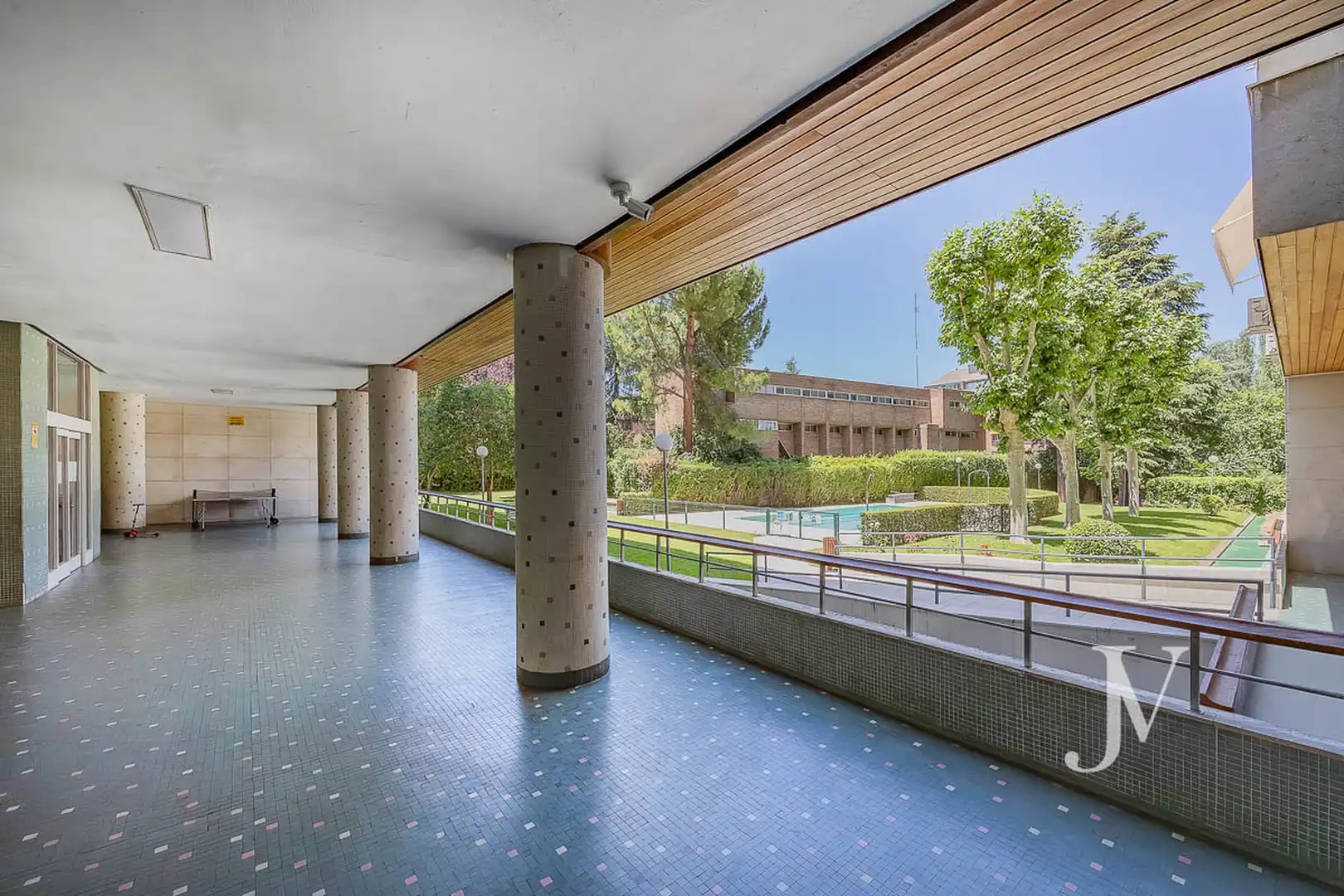 Vista exterior de Piso en venta en Madrid con Terraza, Trastero y Piscina comunitaria