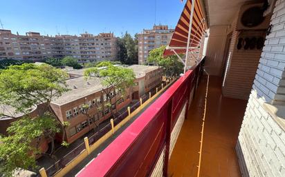 Außenansicht von Wohnung zum verkauf in  Valencia Capital mit Terrasse und Balkon