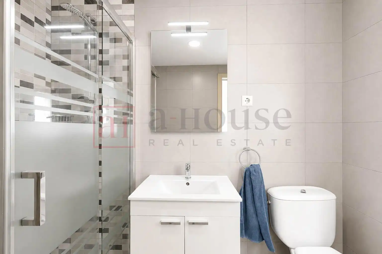 Baño de Planta baja en venta en Madrid con Calefacción y Terraza
