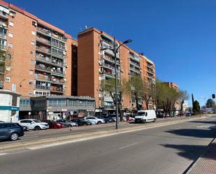 Vista exterior de Pis en venda en Alcalá de Henares amb Terrassa