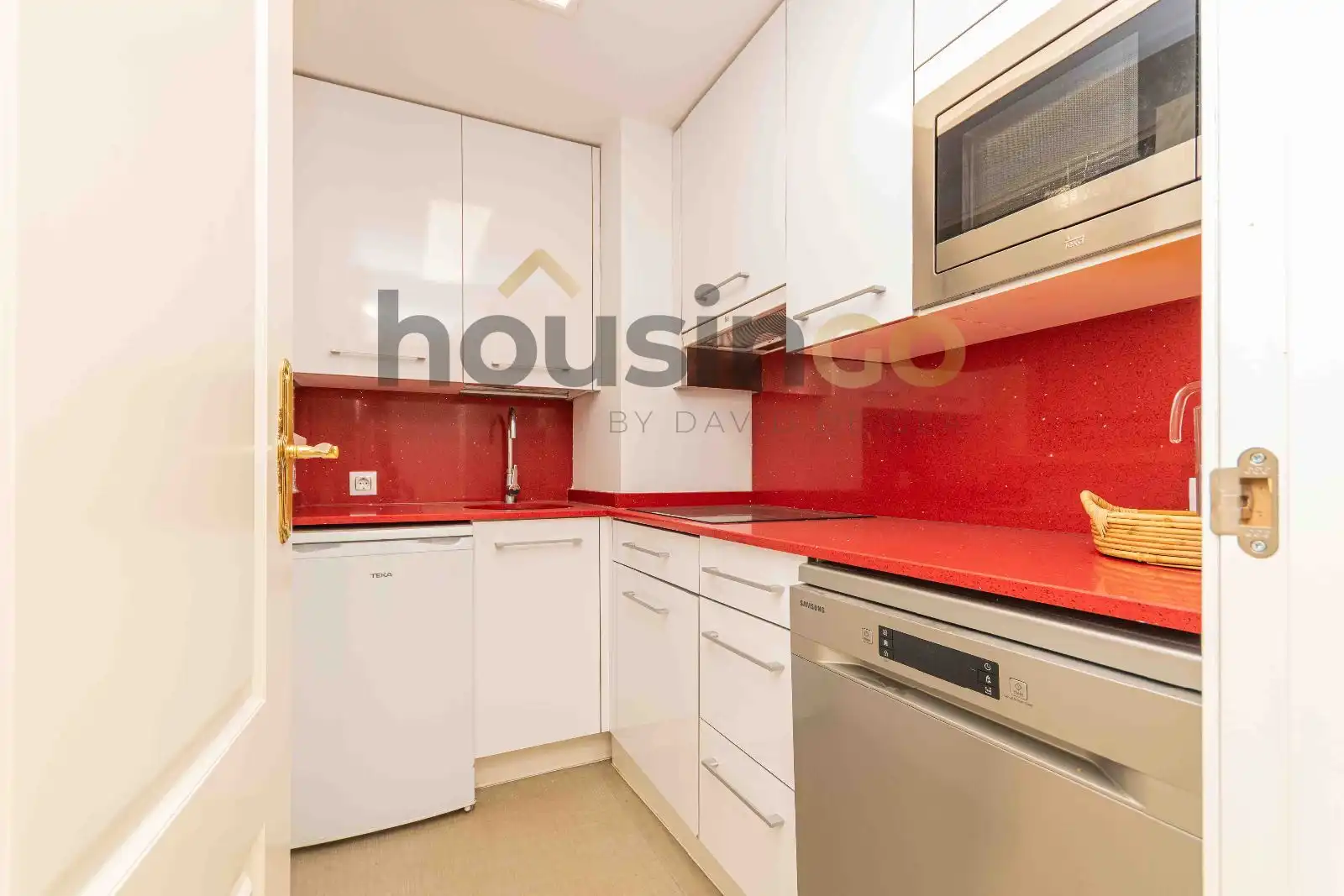 Cuina de Apartament de lloguer en Madrid amb Aire condicionat, Calefacció i Moblat