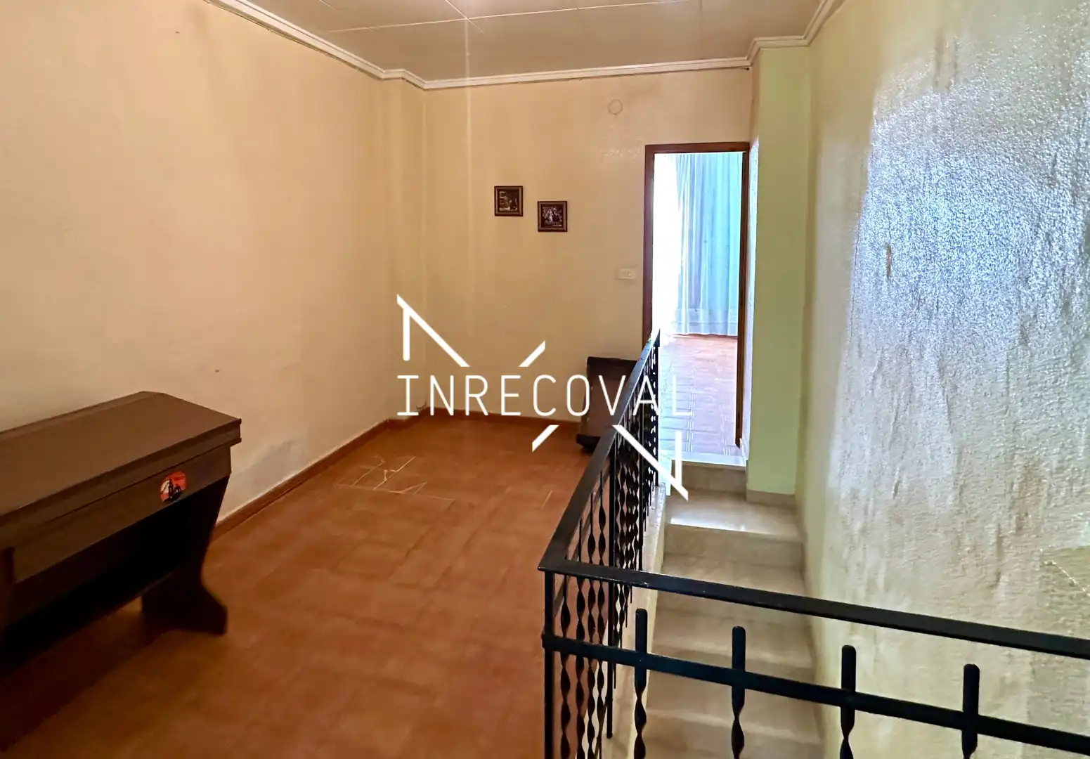 Casa aparellada amb terrassa en venda a Carrer de Cantarrana, imagen 13
