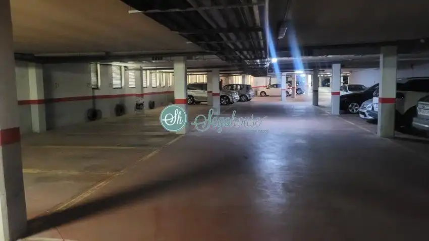 Parking de Piso de alquiler en Segovia con Calefacción y Parquet