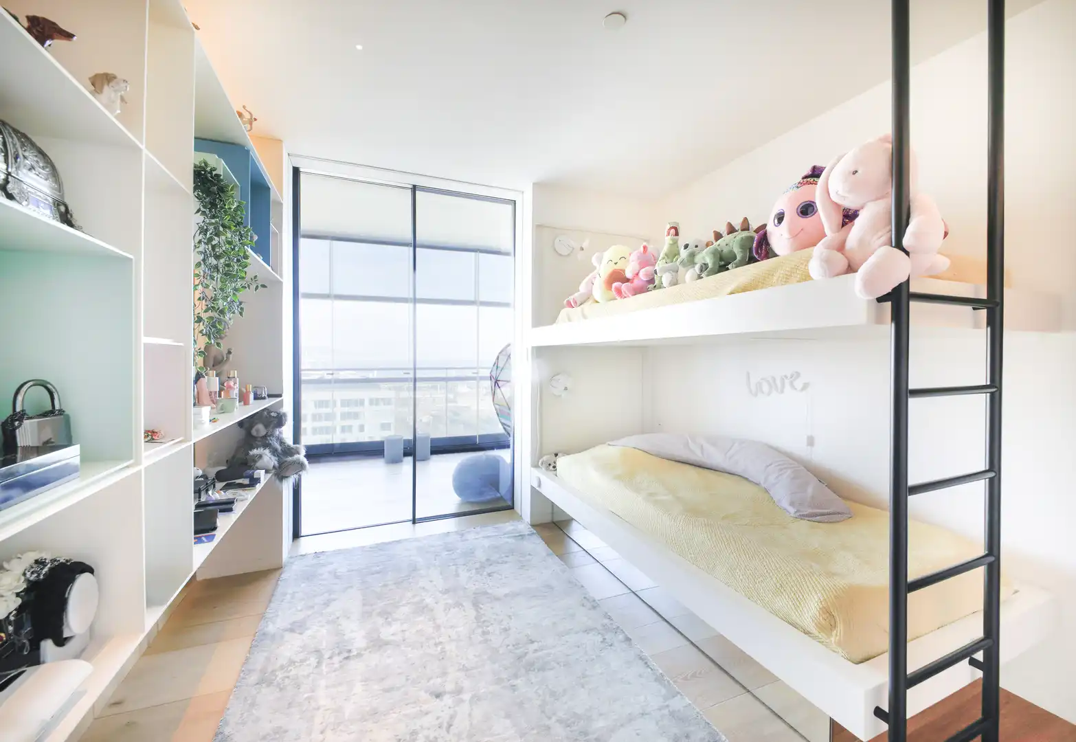 Schlafzimmer von Wohnungen zum Verkauf in Barcelona mit Klimaanlage, Terrasse und Schwimmbad
