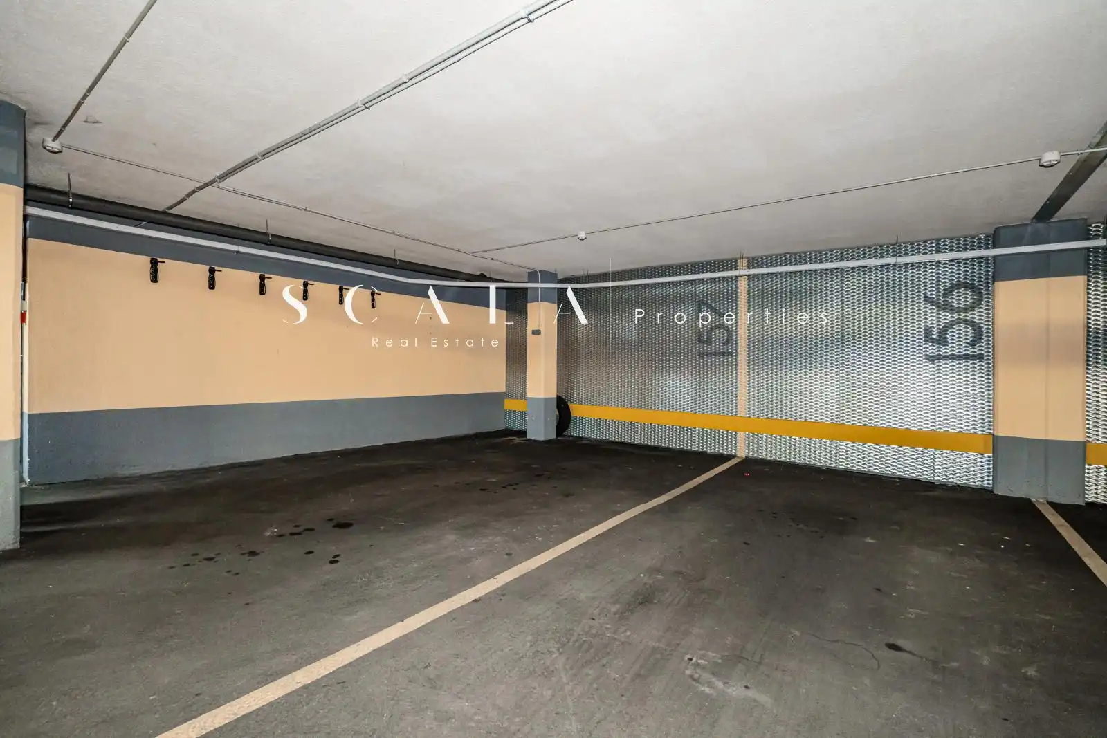Parkplatz von Wohnung zur Miete in Madrid mit Klimaanlage, Heizung und Privatgarten