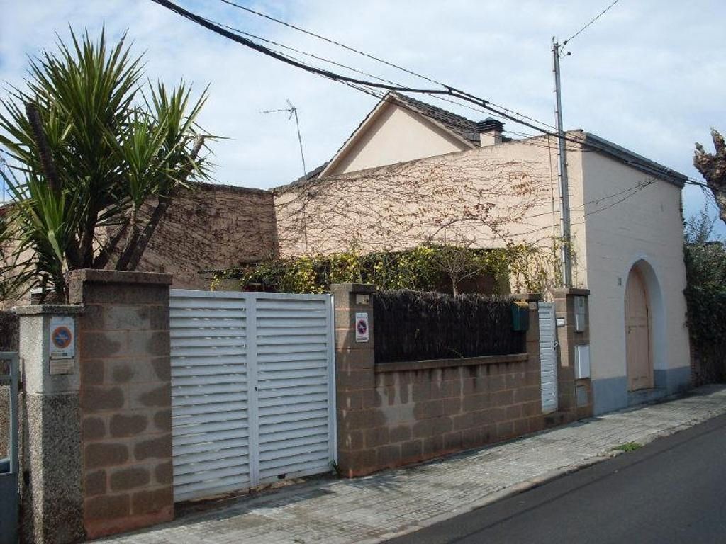Vista exterior de Casa o chalet en venta en Parets del Vallès con Amueblado