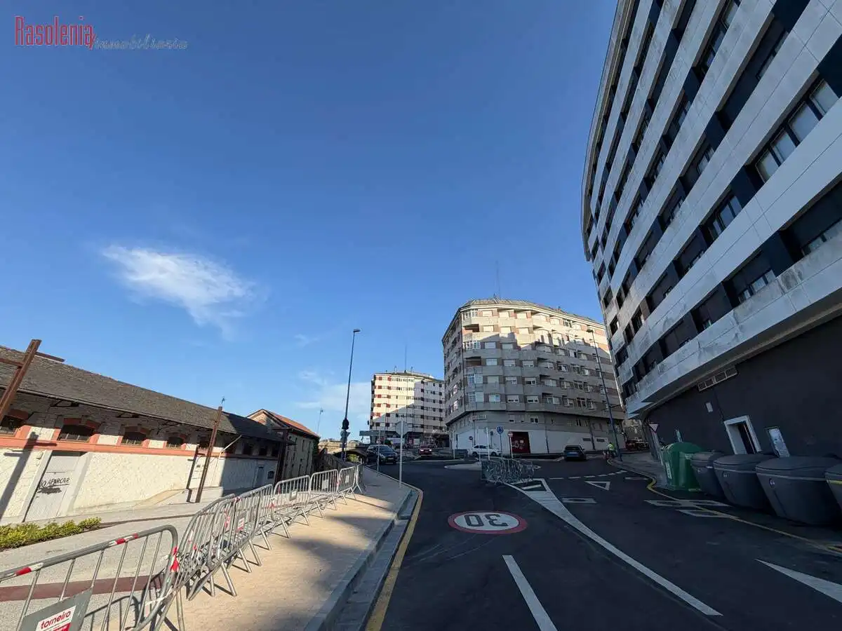 Vista exterior de Dúplex en venda en Lugo amb Calefacció