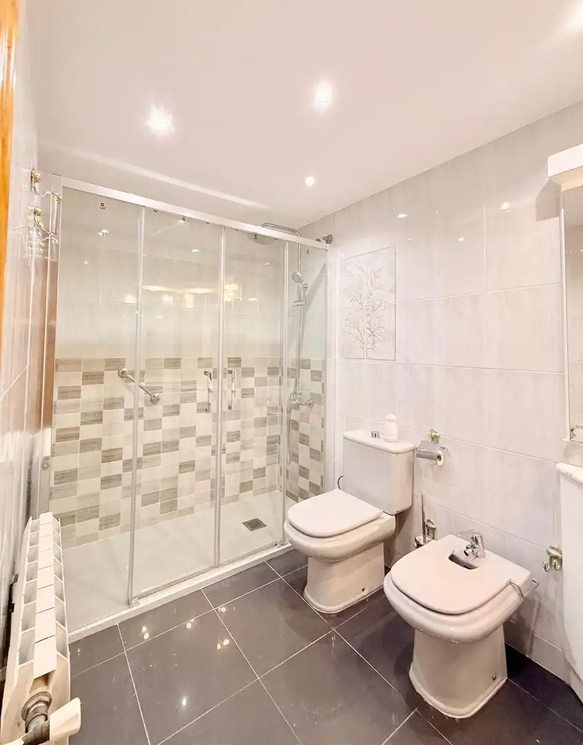 Bathroom of Flat for sale in Sant Joan Despí  with Air Conditioner, Heating and Terrace