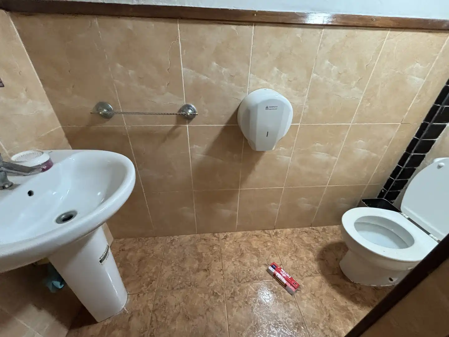 Bany de Local en venda en Barcelona