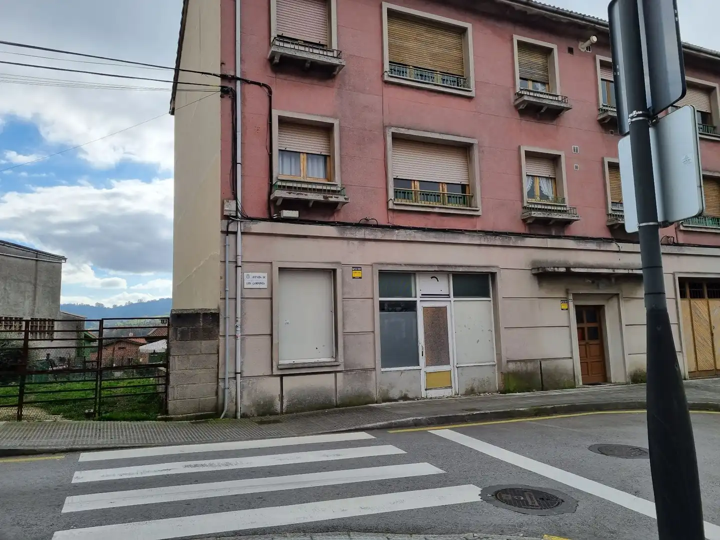 Vista exterior de Edificio en venta en Siero