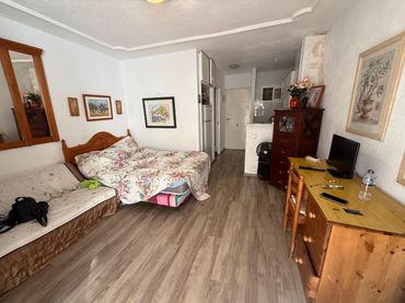 Studio with lift for sale in Avenida Gamonal 7