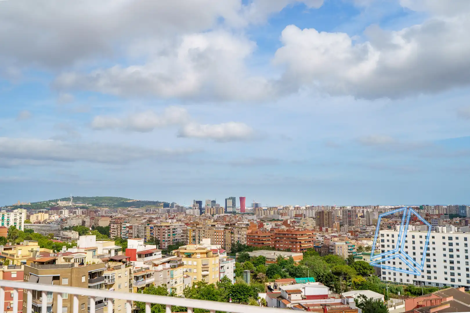 Vista exterior de Piso en venta en L'Hospitalet de Llobregat con Balcón