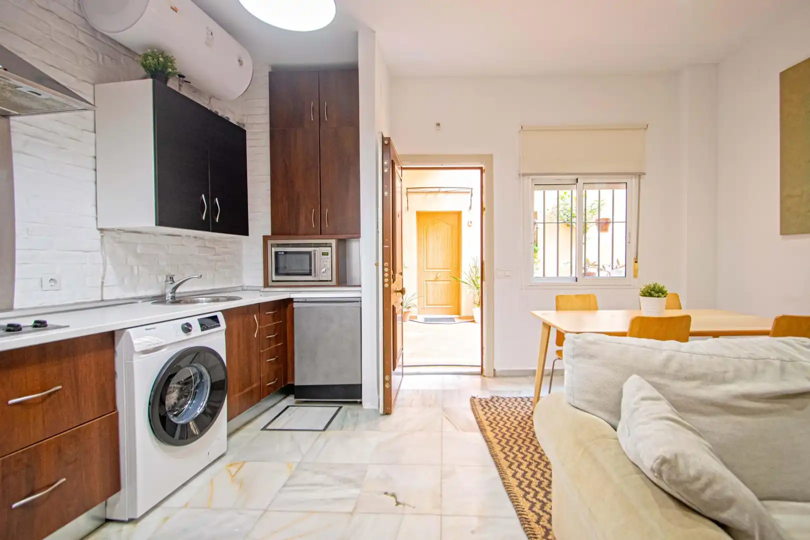 Kitchen of Ground floor for sale in Sevilla  with Air Conditioner and Furnished
