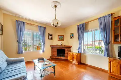 Sala de estar de Casa o chalet en venta en Torremolinos con Aire acondicionado, Calefacción y Jardín privado