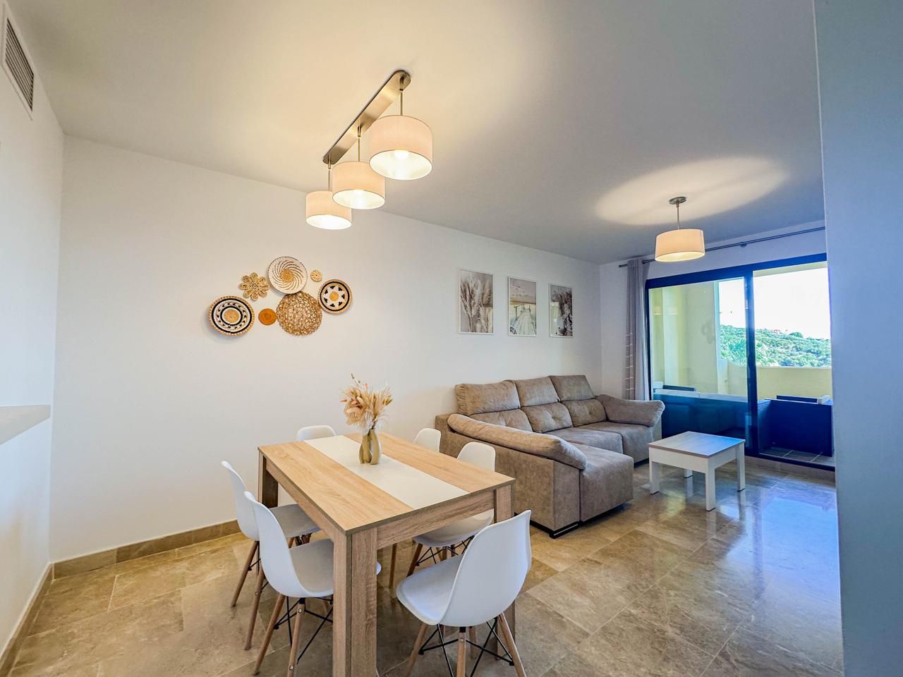 Sala de estar de Apartamento en venta en Manilva con Aire acondicionado, Calefacción y Jardín privado