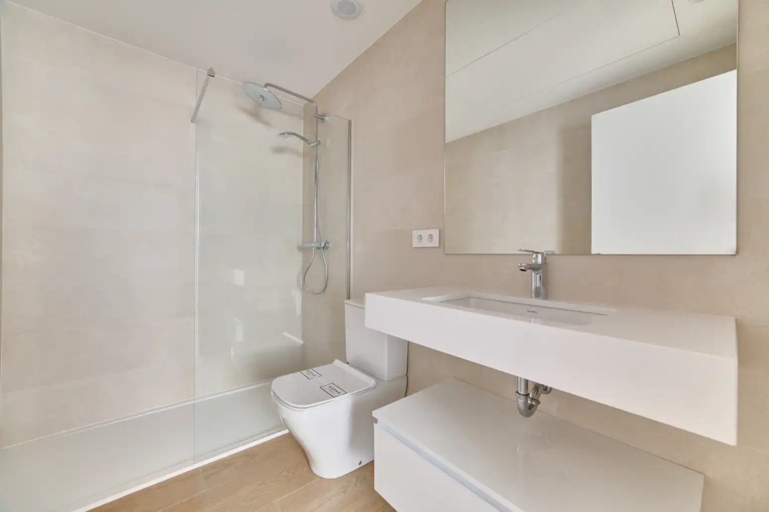 Bathroom of Flat for sale in  Pamplona / Iruña  with Heating, Terrace and Storage room