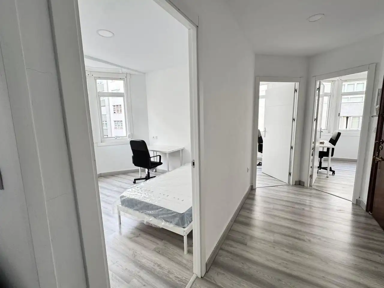 Schlafzimmer von Wohnung zur Miete in A Coruña Capital  mit Heizung, Abstellraum und Möbliert