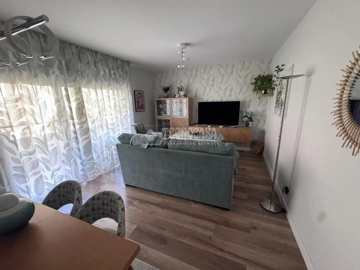 Sala d'estar de Pis en venda en Sevilla amb Terrassa i Piscina comunitària