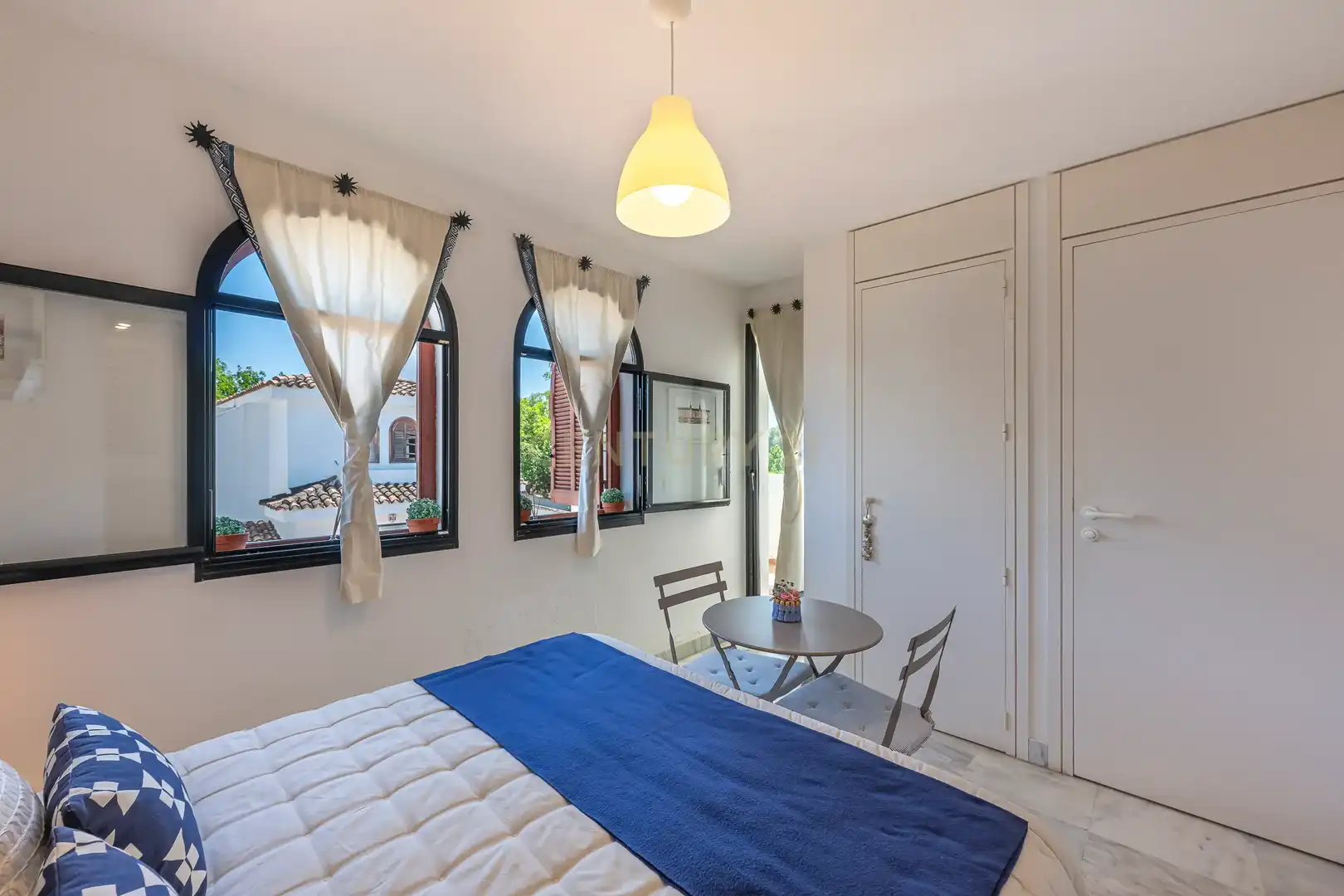 Dormitori de Casa adosada en venda en Estepona amb Jardí privat, Forn i Rentadora