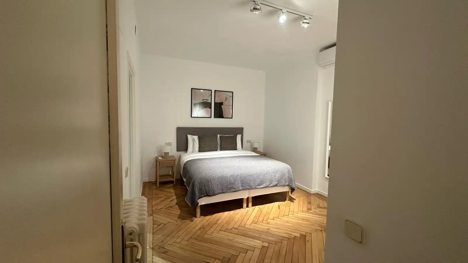 Bedroom of Flat for rent in Madrid  with Air Conditioner, Heating and Parquet flooring