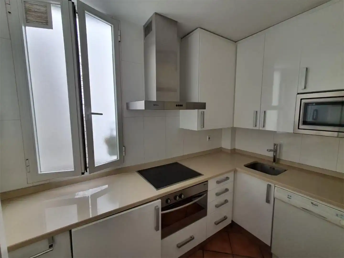 Küche von Wohnung zur Miete in  Madrid Capital mit Klimaanlage und Balkon