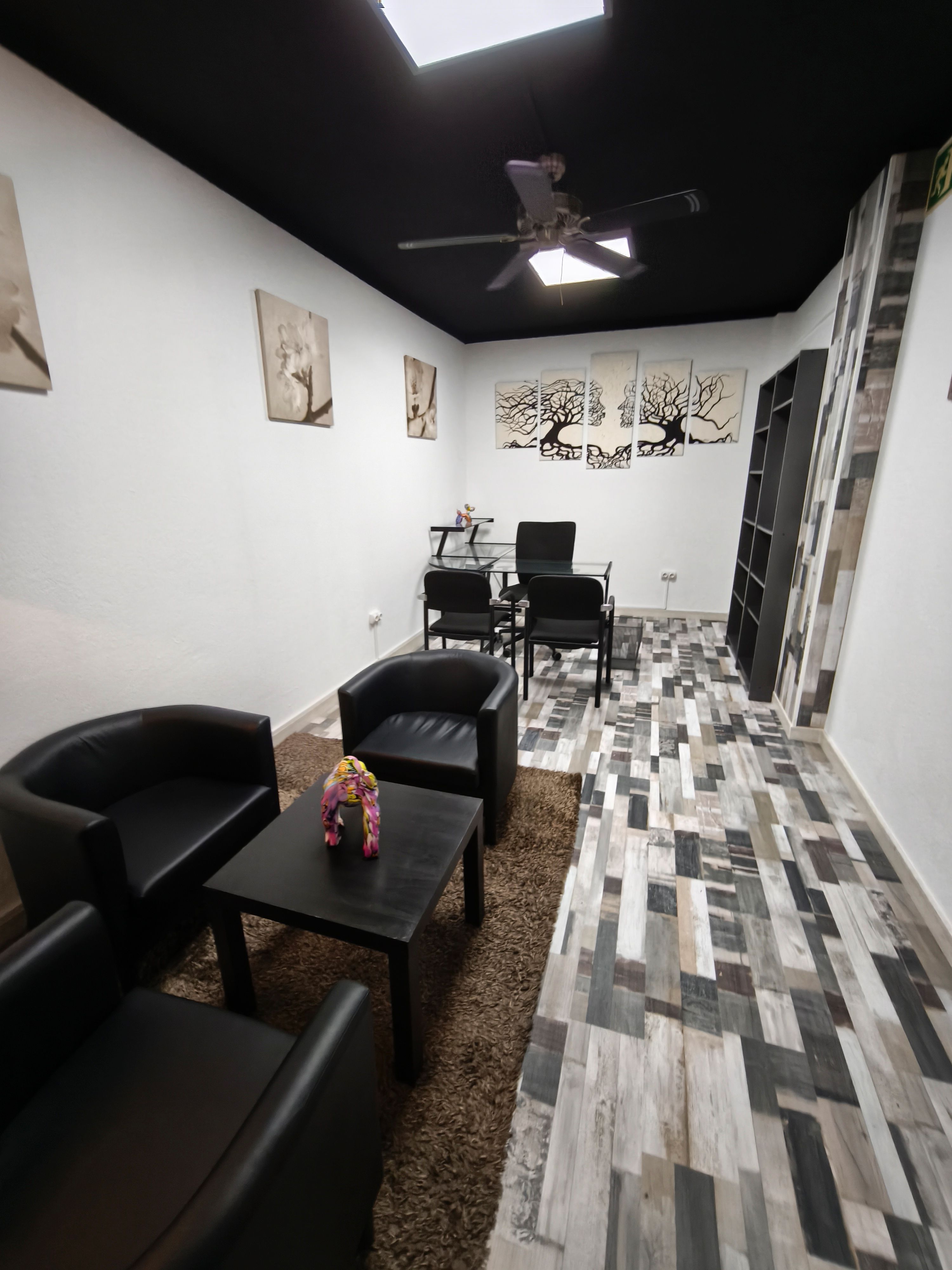 Local de lloguer a Avenida de Rosalía de Castro, Ensanche - Sar