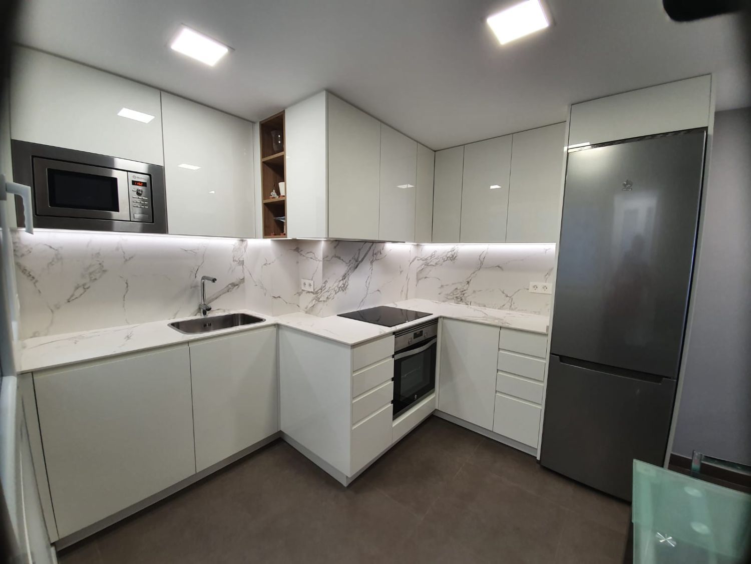 Cocina de Piso en venta en Vigo  con Calefacción y Trastero