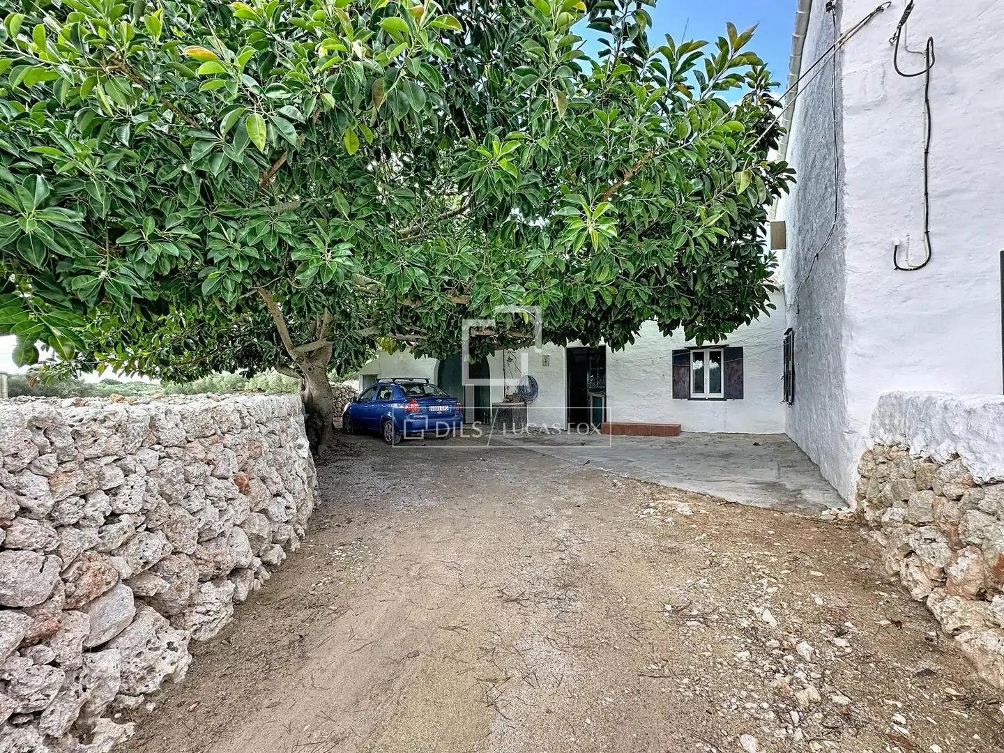 Außenansicht von Country house zum Verkauf in Es Castell mit Privatgarten, Abstellraum und Balkon