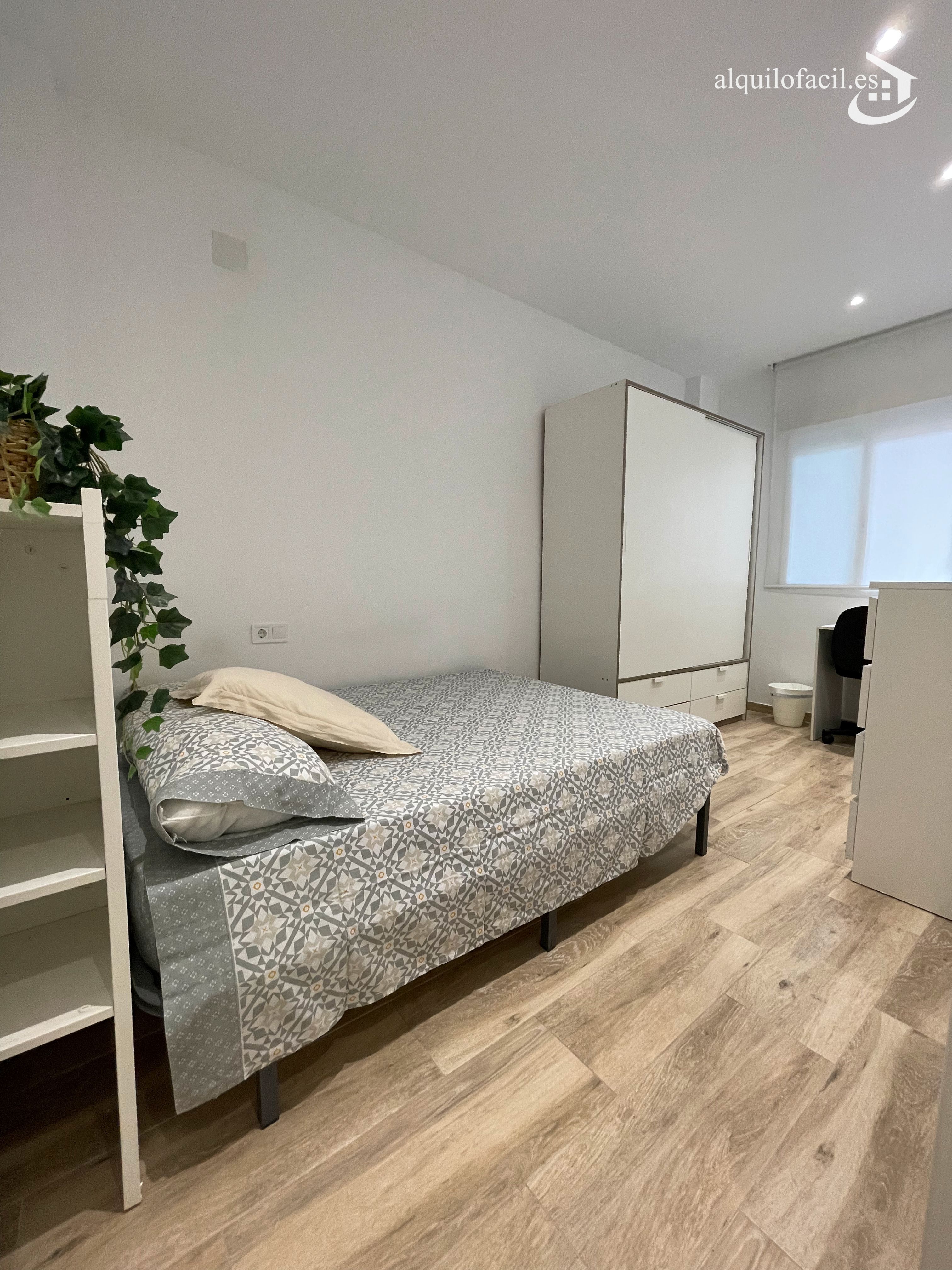 Bedroom of Flat to share in  Murcia Capital  with Air Conditioner, Parquet flooring and Furnished