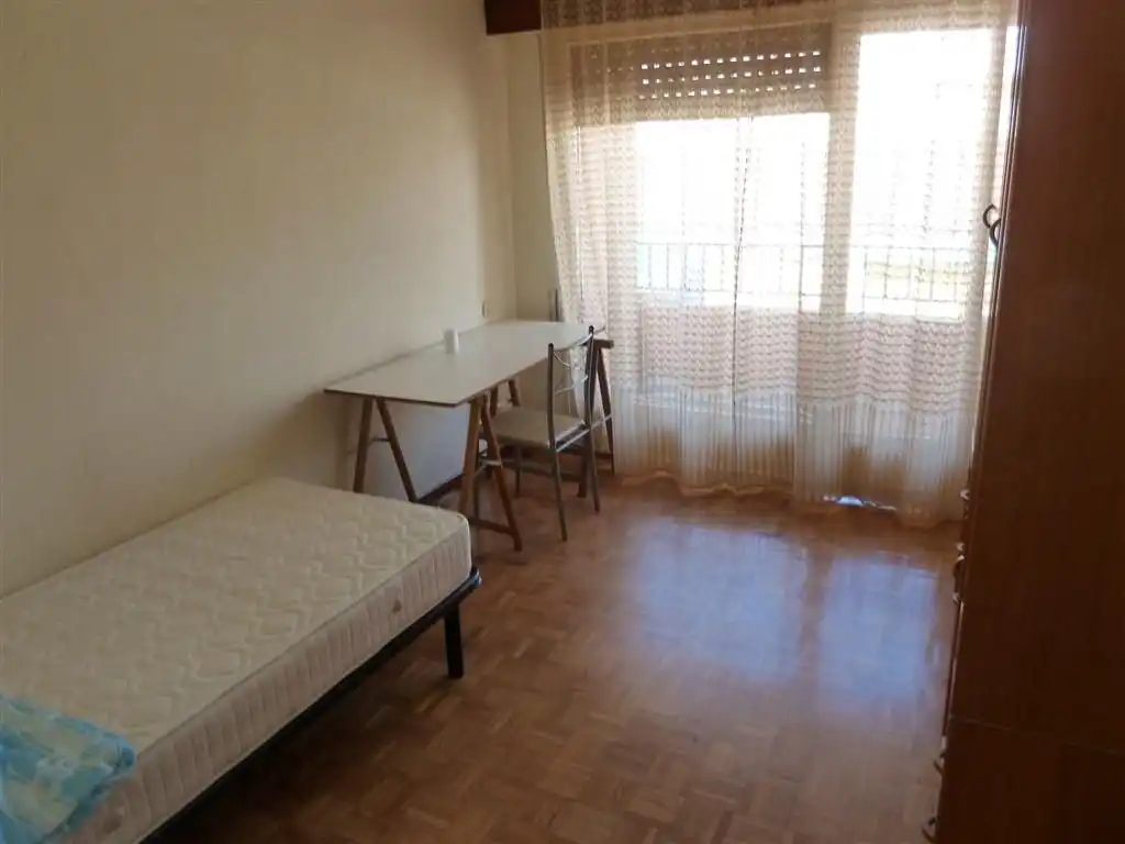 Flat for rent in Calle Río Ega, Azpilañaga